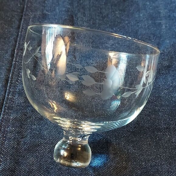 Dome covered butter dish cheese dish etched glass vintage - Picture 4 of 11